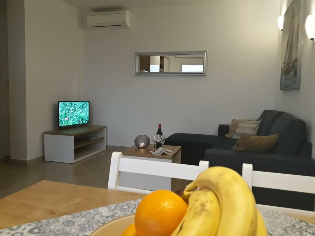 Haus Mit Meerblick Лопар Экстерьер фото