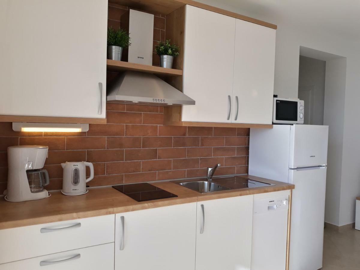 Haus Mit Meerblick Лопар Экстерьер фото