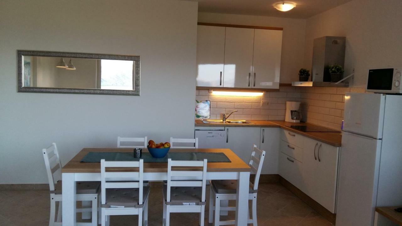Haus Mit Meerblick Лопар Экстерьер фото